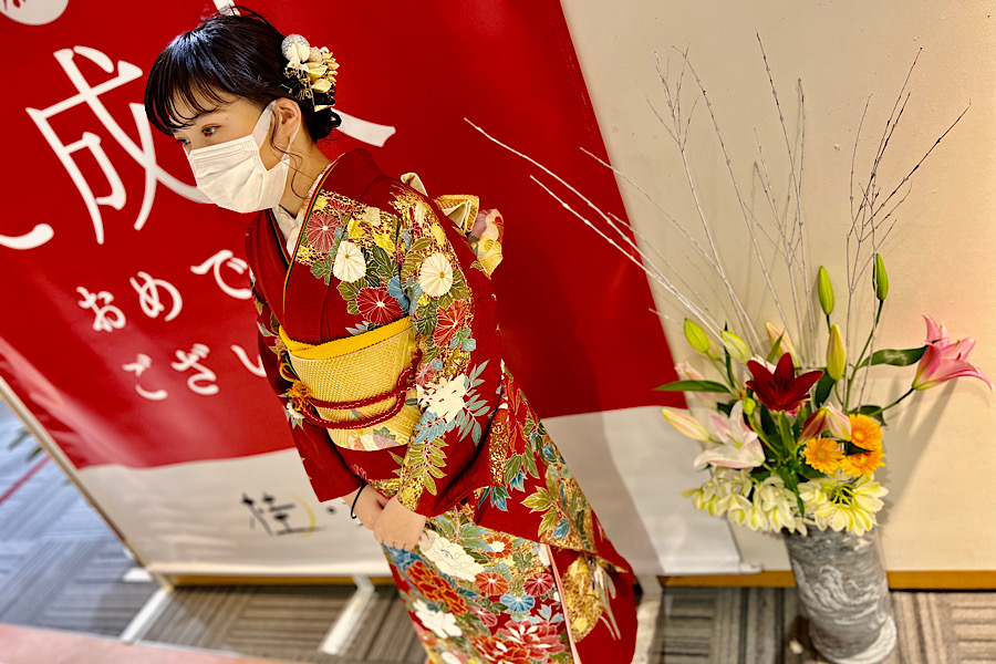令和5年香川県ハタチの集い･二十歳の成人式の際きものサロン桂丸亀店で撮影したママ振写真