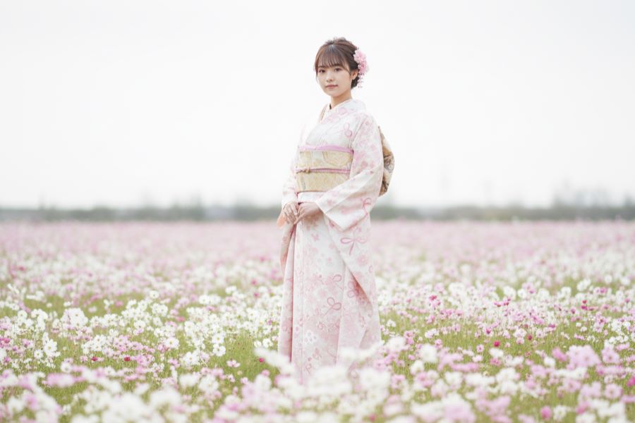 白地にピンクの振袖コーデ